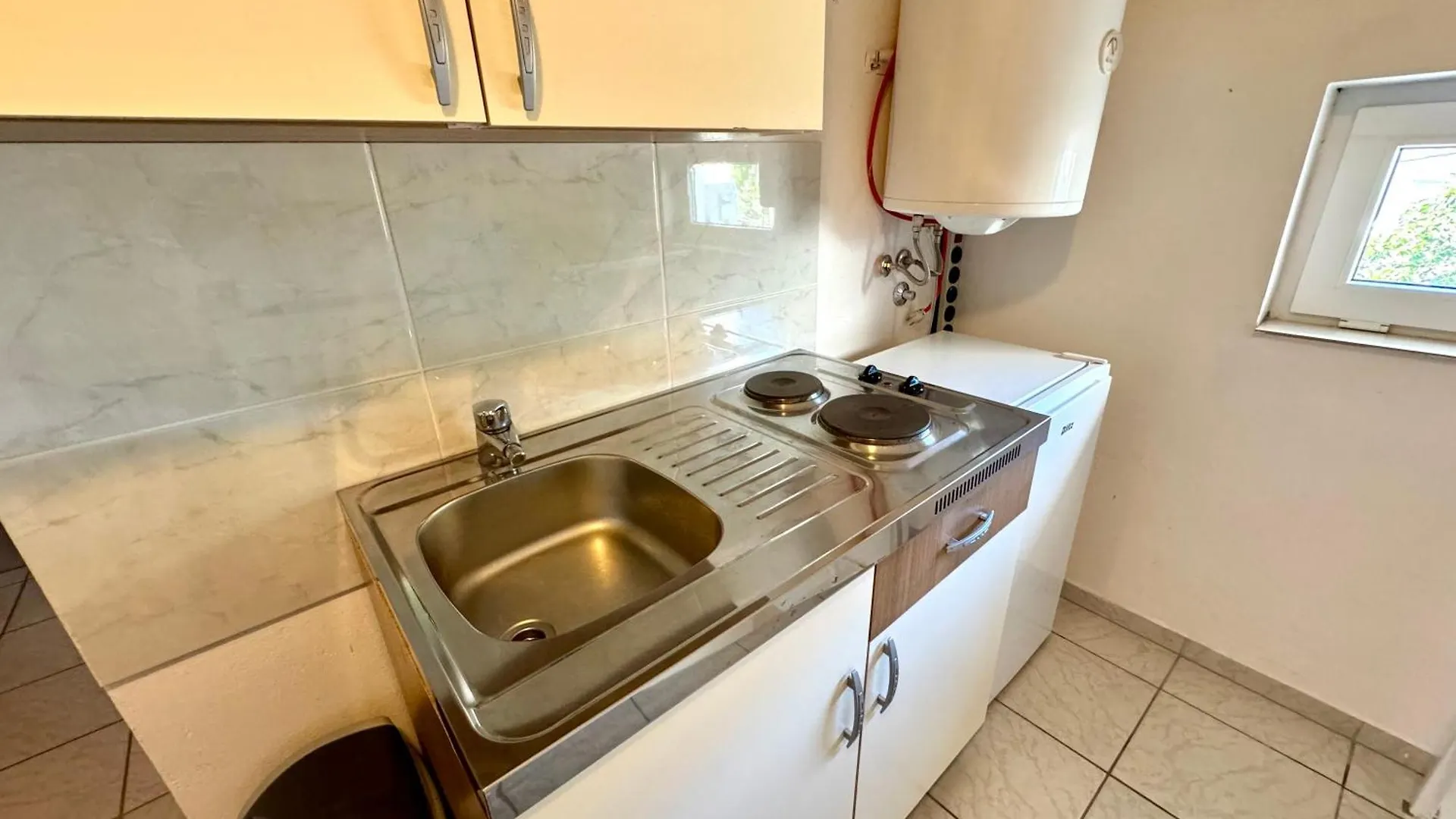 Apartmani Lora Jadranovo 0*,